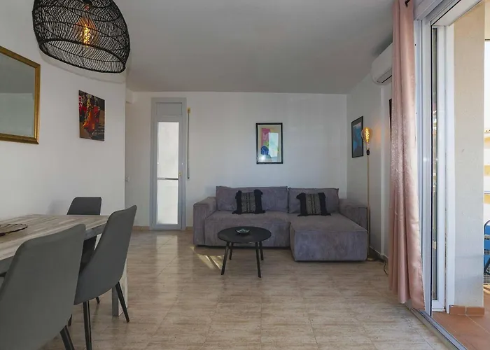 Apartment In Roses Near Sand Beach